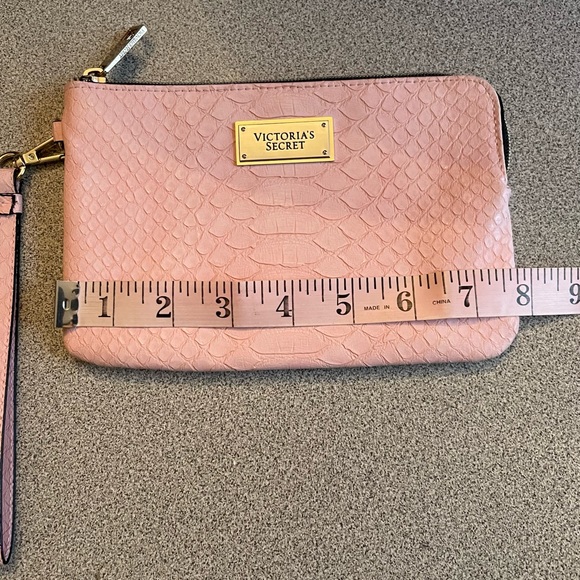 Victoria’s Secret Pink Wristlet Faux Leather/Gator Print - Picture 8 of 8